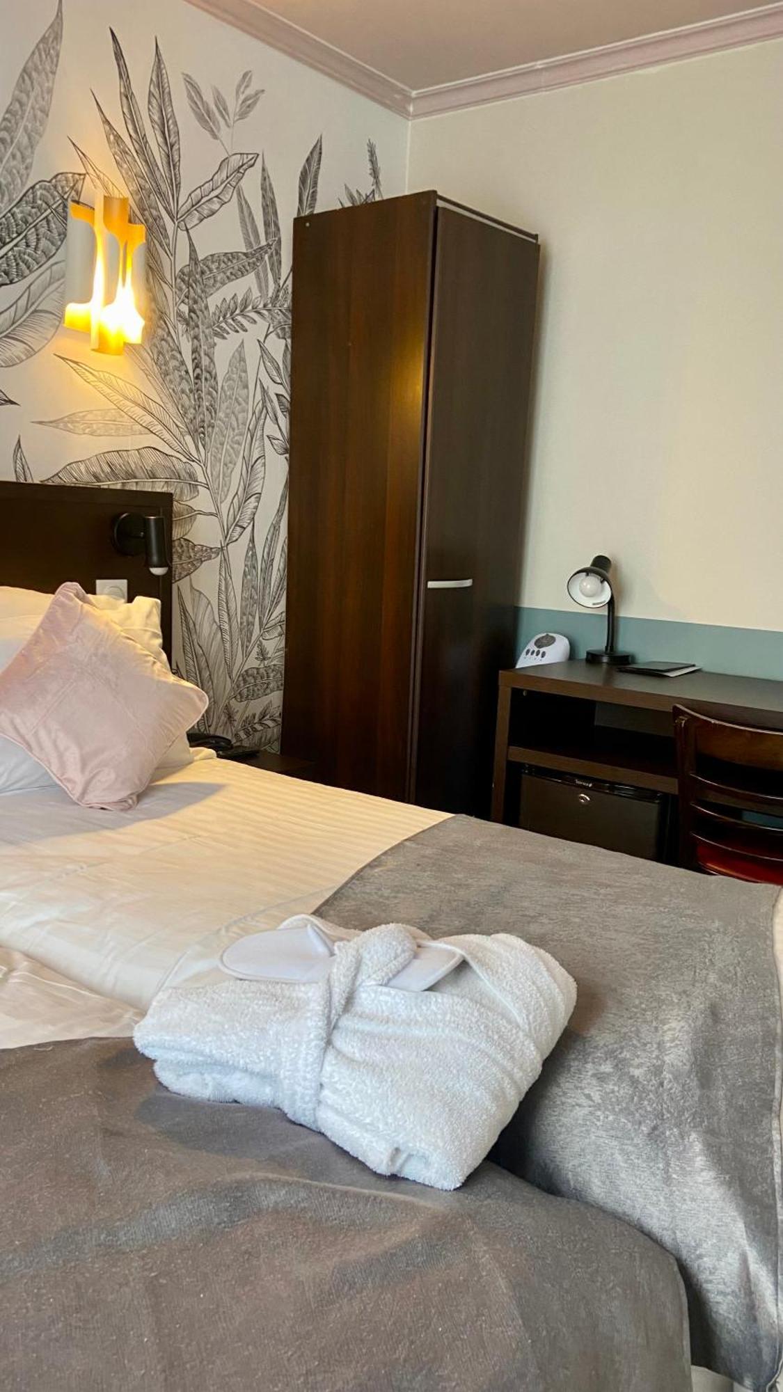 Amadeus Hotel Париж Экстерьер фото