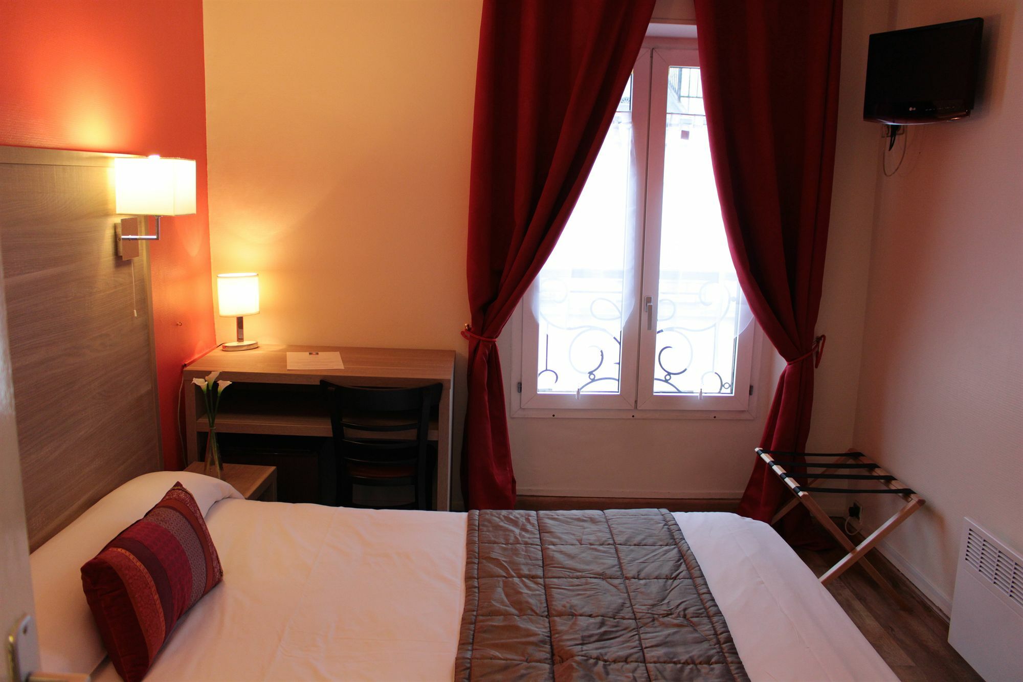 Amadeus Hotel Париж Экстерьер фото
